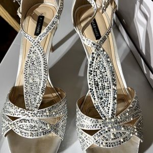 Alex Marie white silver/pearl dress heels